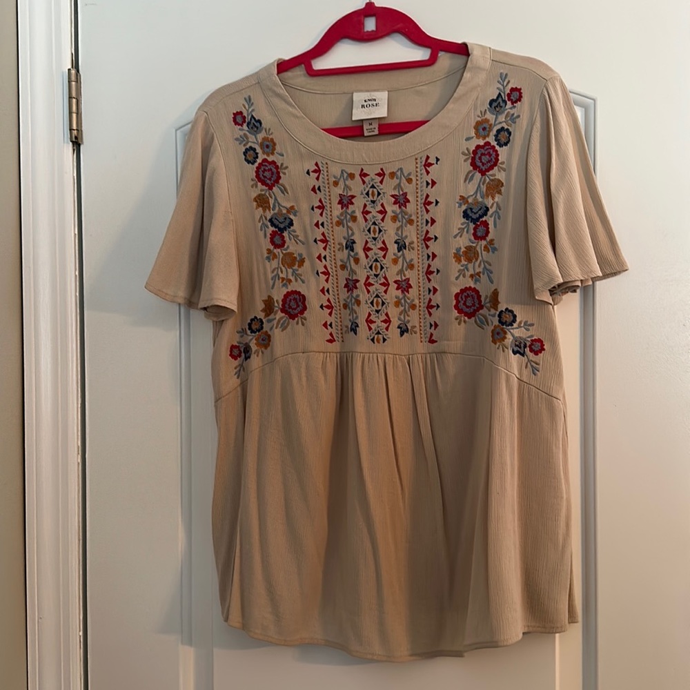 NWOT Knox Rose - Tan Floral Blouse Tee